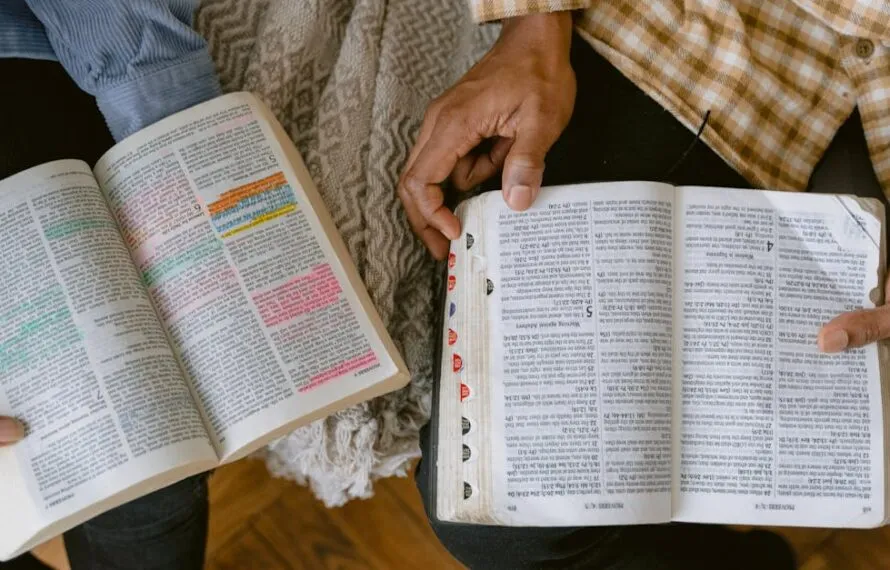 A bíblia católica e evangélica são iguais? Descubra!