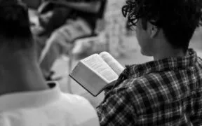 O que a Bíblia diz sobre signos e astrologia?