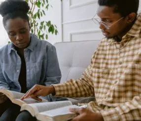 O que a Bíblia realmente diz sobre sexo anal?